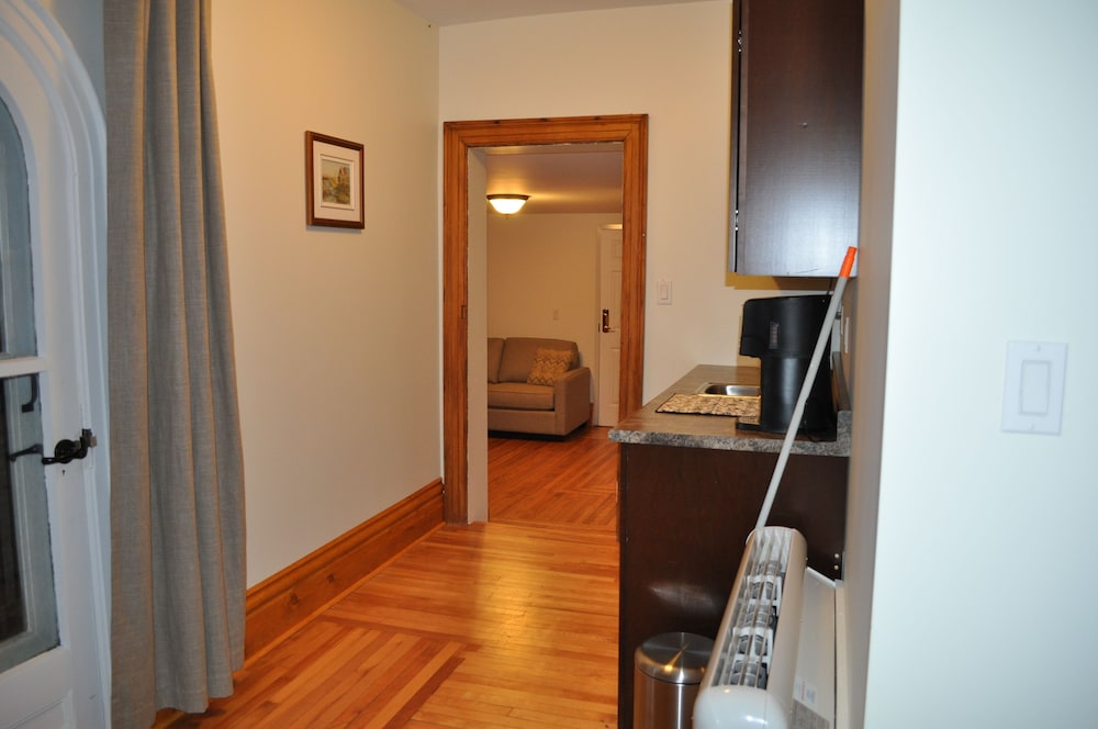 Summerside Vacations - Holman's Heritage Suites - Property Image 6
