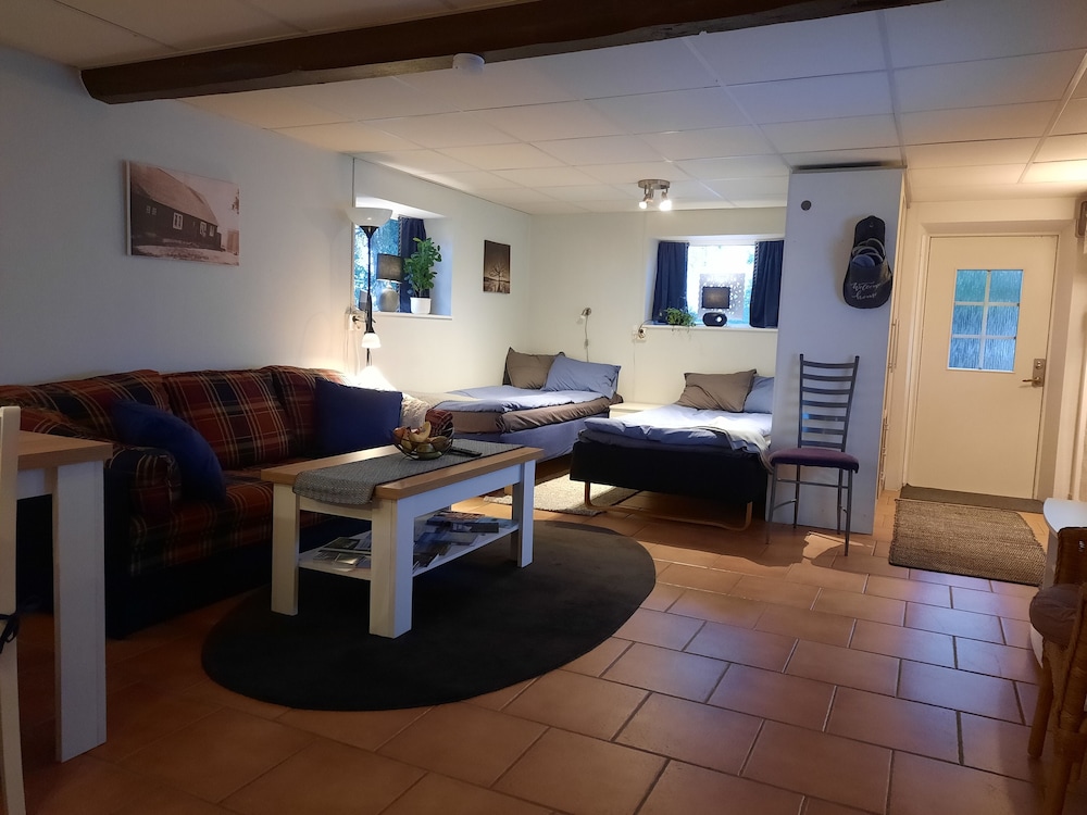 Tollarp - Barn - Sleeps 3 - Pet Friendly - Parking
