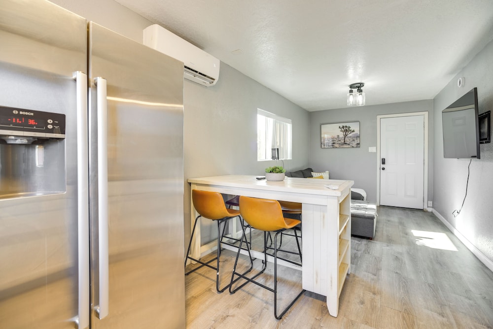 Near Old Town & Unm: Home in East Downtown