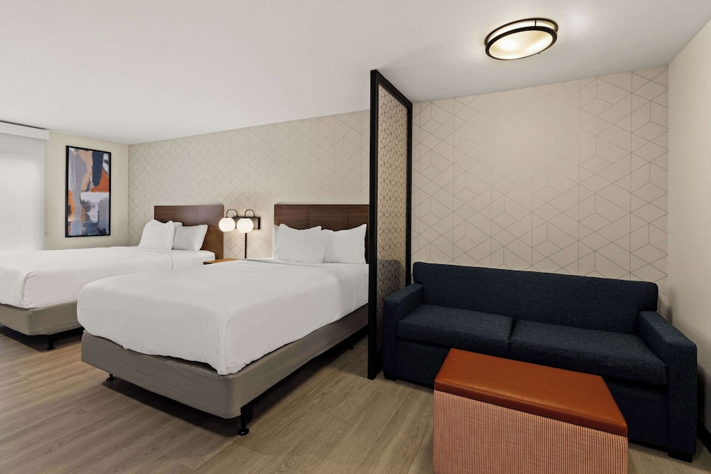 Everhome Suites El Paso Airport Near Fort Bliss