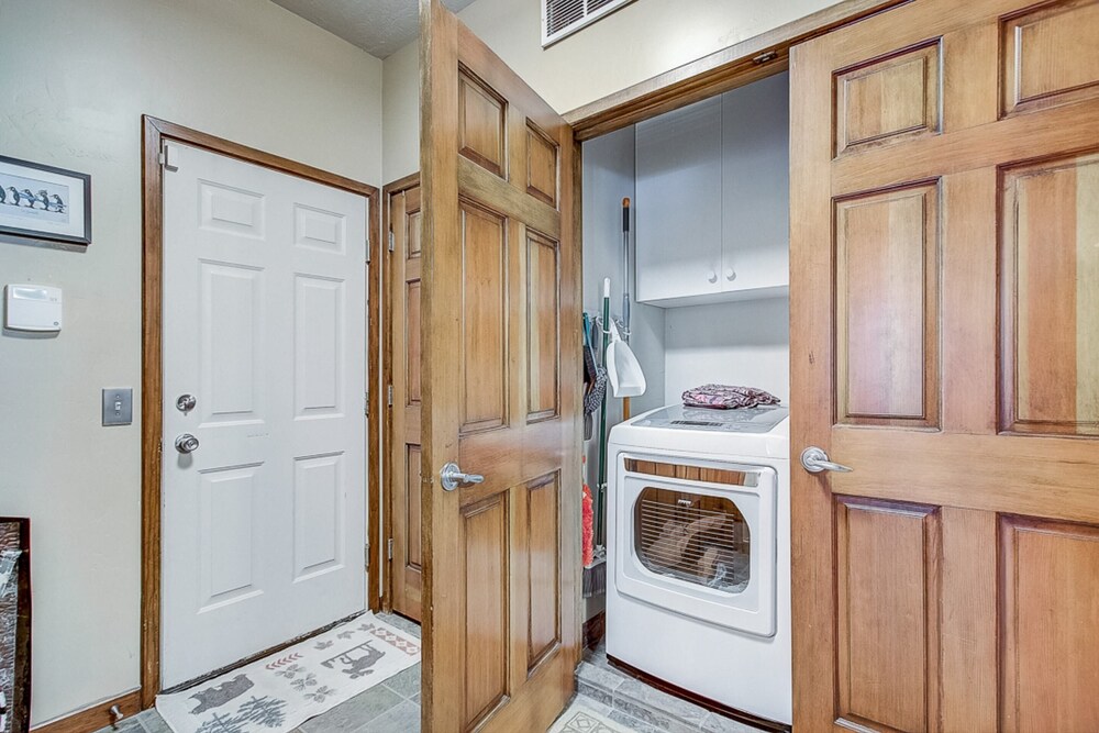Park Ave Getaway by Avantstay Cozy Cottage Close to Main Street & Town Ski Lift view 5