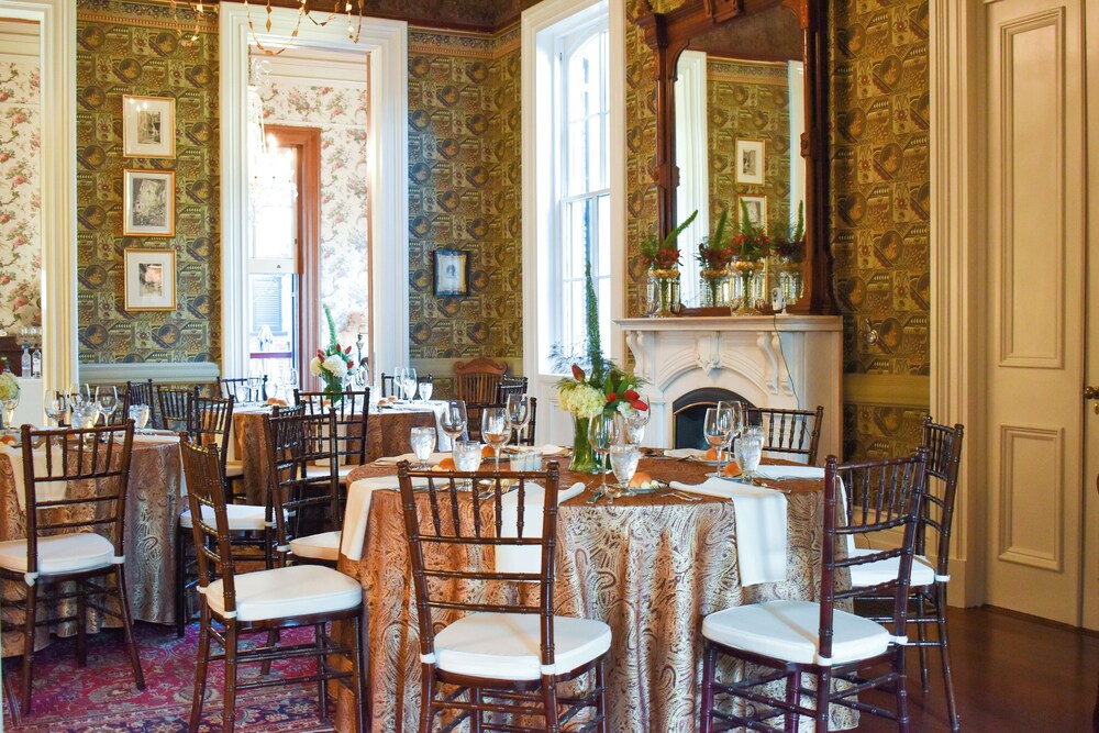 French Quarter Lanaux Mansion B & B