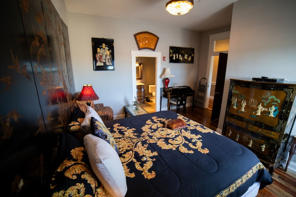 Oak Tree Hotel