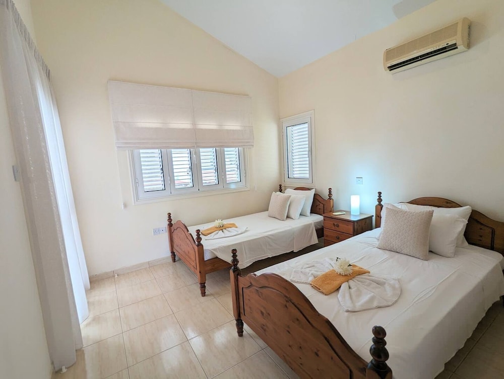 Blue Estia Villa - Pool Wifi Summer Breeze