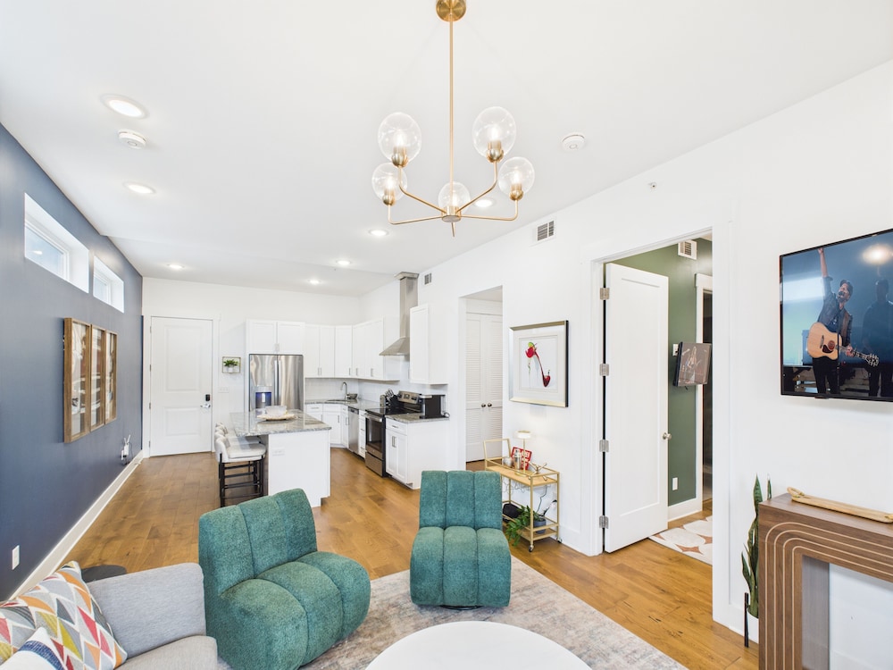 Gallatin Retreat-private Balcony-in East Nashville
