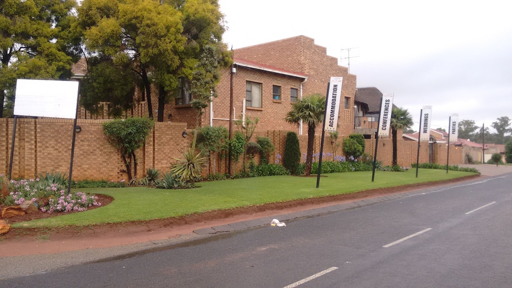 Lapeng Village