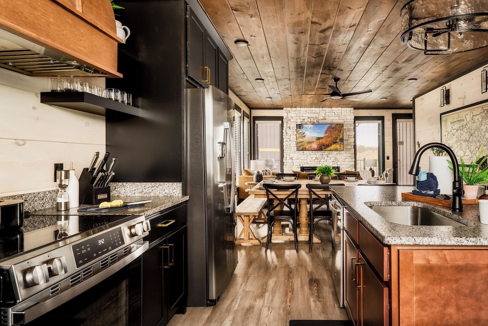 Cozy Cub Luxury Cabin Pigeon Forge