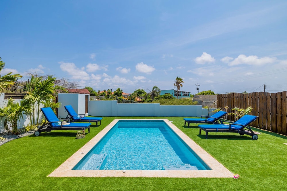 2BR Countryside Home w Sea Views Private Pool