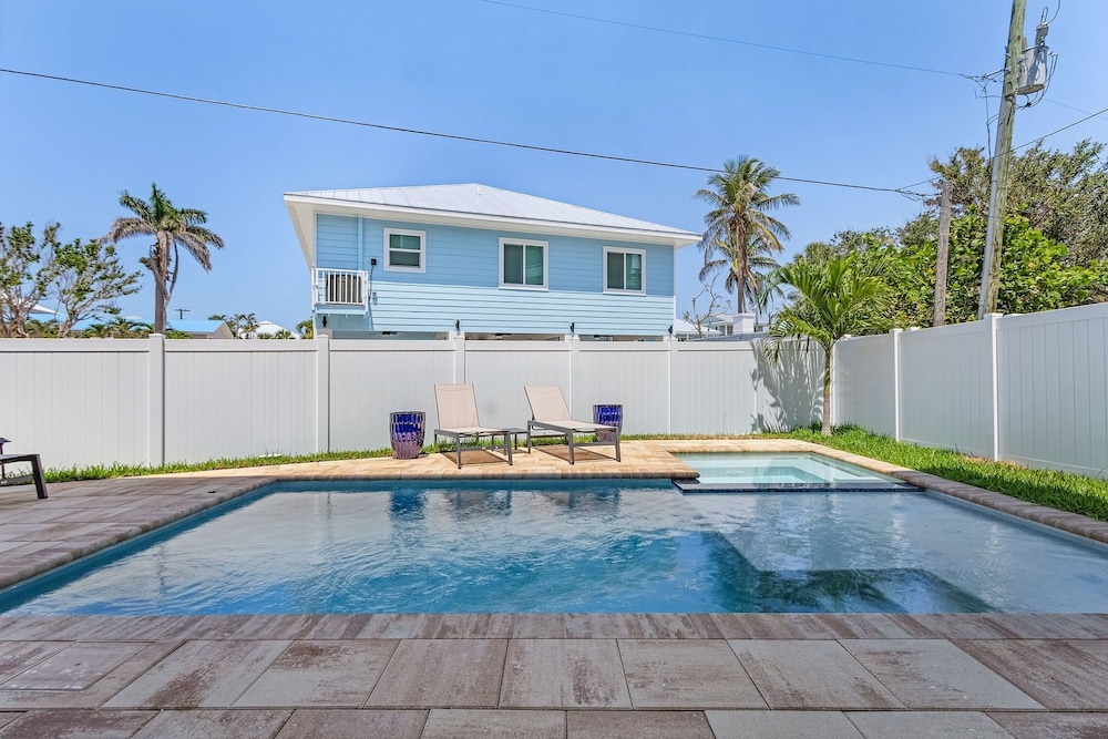 209 Seabreeze Escape: NEW Spacious 5-Bedroom Pool Home 5 Home