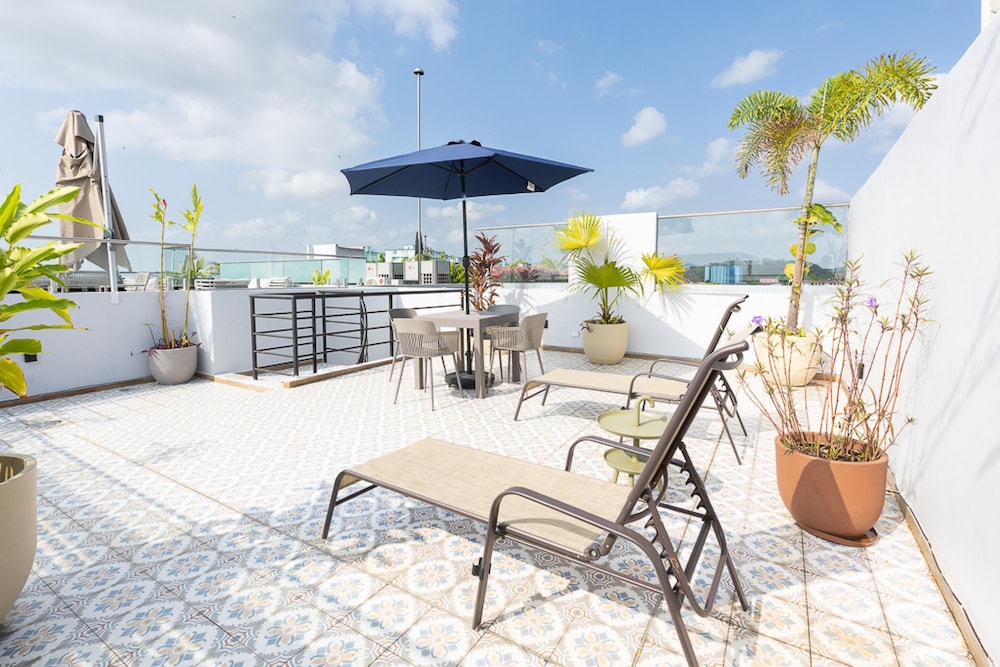 The Rooftop Condo by Acomodo