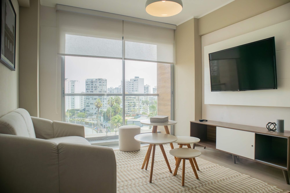 w Contemporary 2BR w Balcony in Barranco