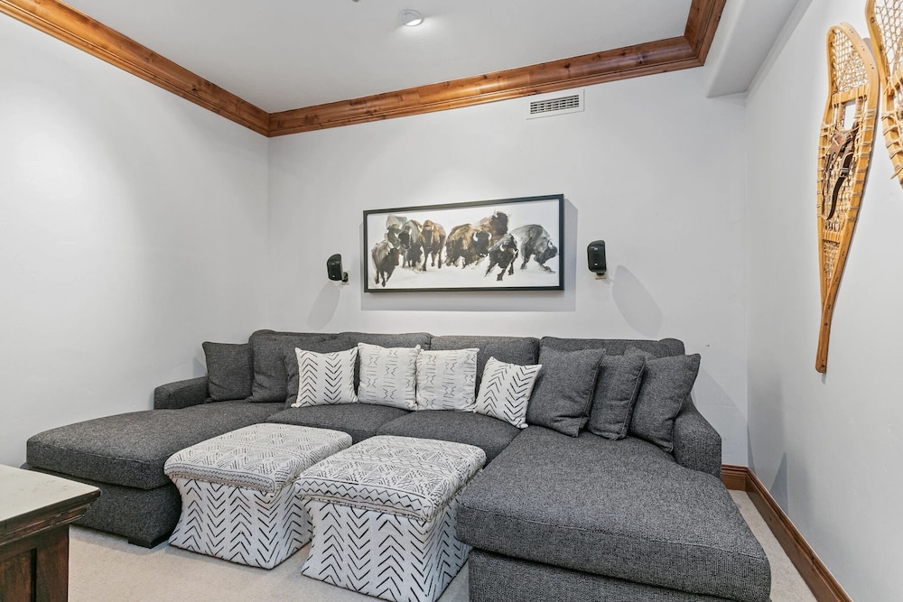 Grand Lodge - 3 Bedroom Deluxe #304 - Ski-in/out 3 Condo