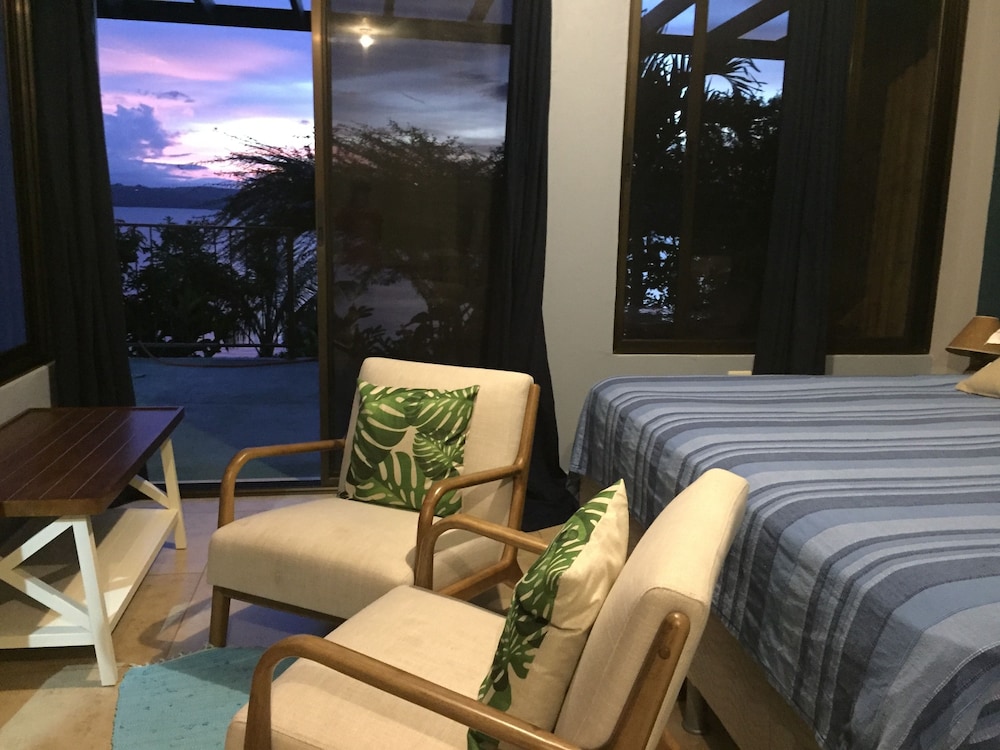 BlueBay Bugenvil Lake Lodge