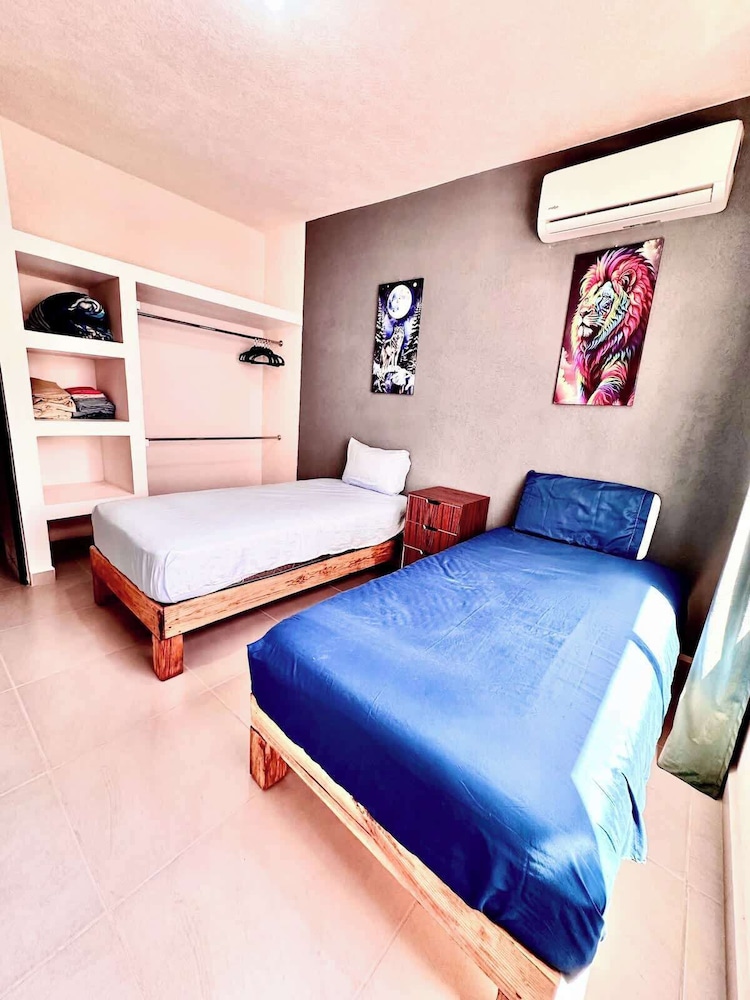 Private Jacuzzi and Pool 2 Level House