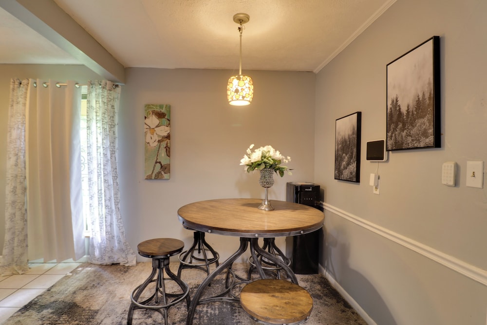 5 Mi to Bellhaven: Spacious Getaway in Jackson