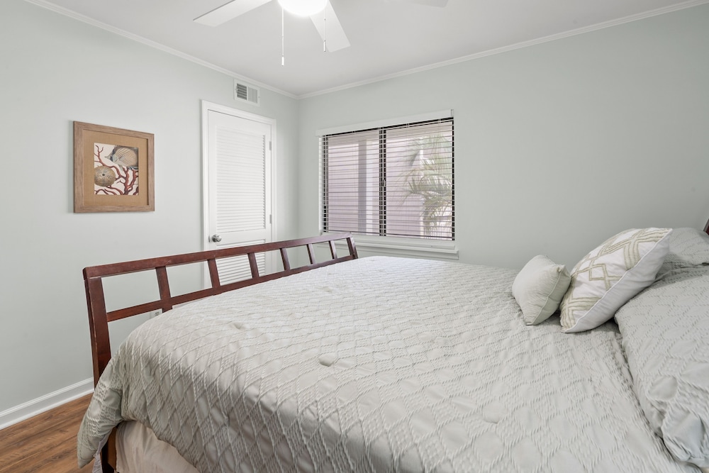 Sea Cloisters 102f 2 Bedroom Condo