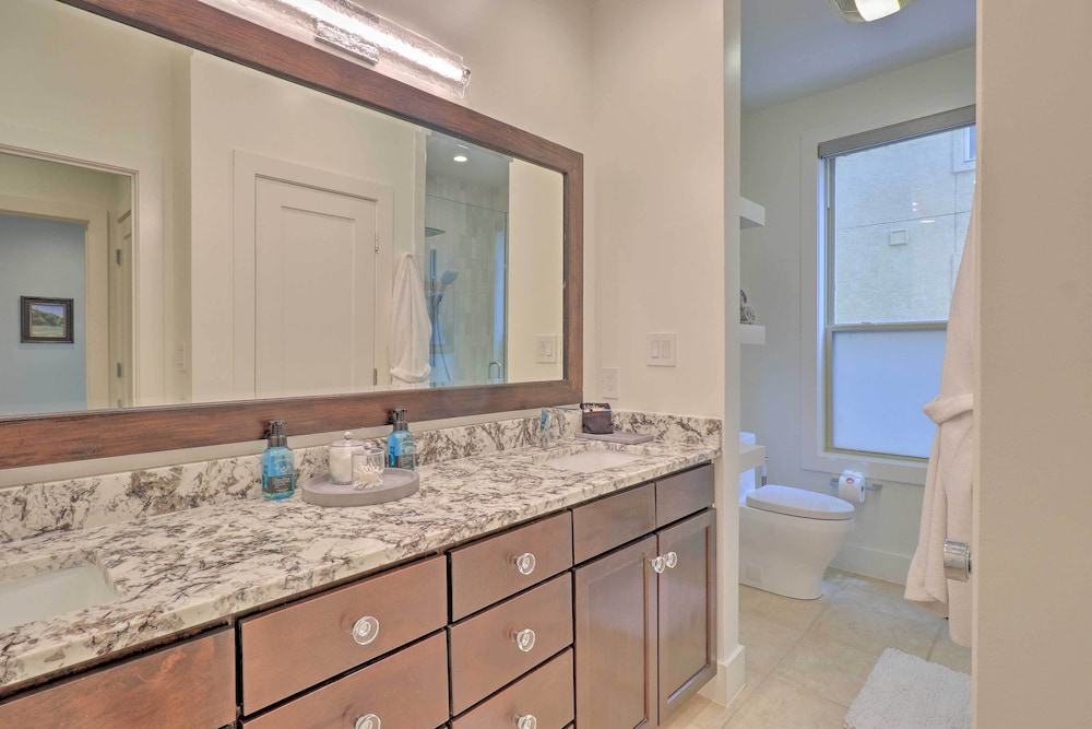 Lake LBJ Condo w/ Balcony Shared Boat Docks - Property Image 1