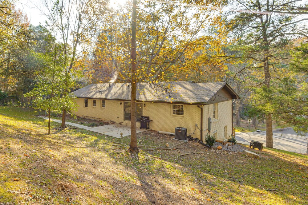 11 Mi to Dtwn Birmingham: Home w / Pool Table!