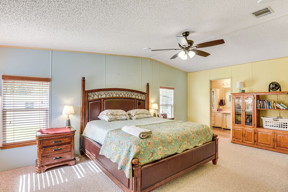 Boat Dock & Waterfront Deck: Home in Satsuma!