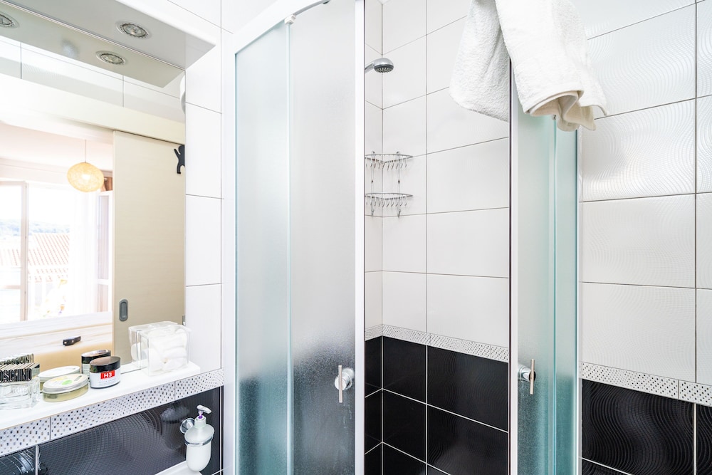 Jele Rooms