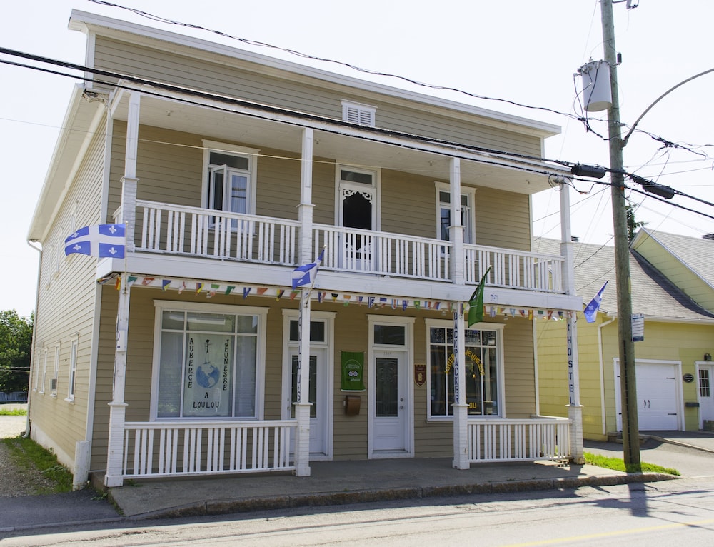 Levis Vacations - Auberge Jeunesse LouLou's Backpacker Hostel - Property Image 41