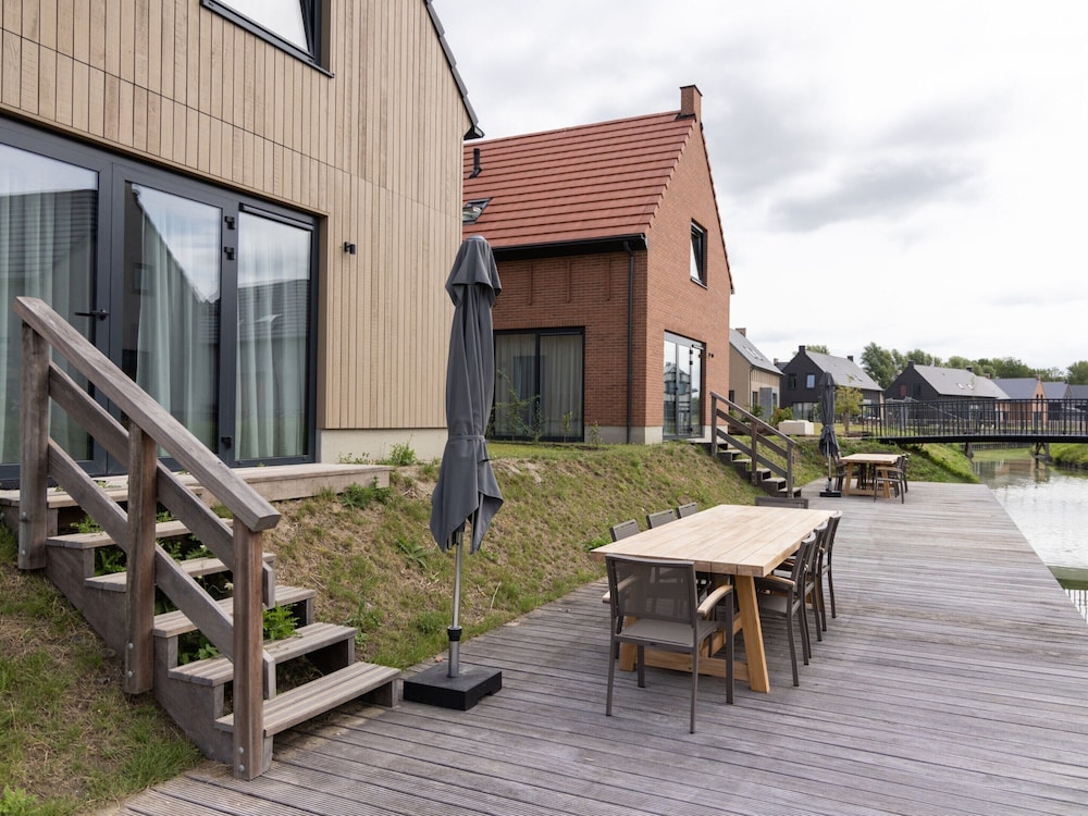 Villa by Lake Veere With Sauna and Terrace