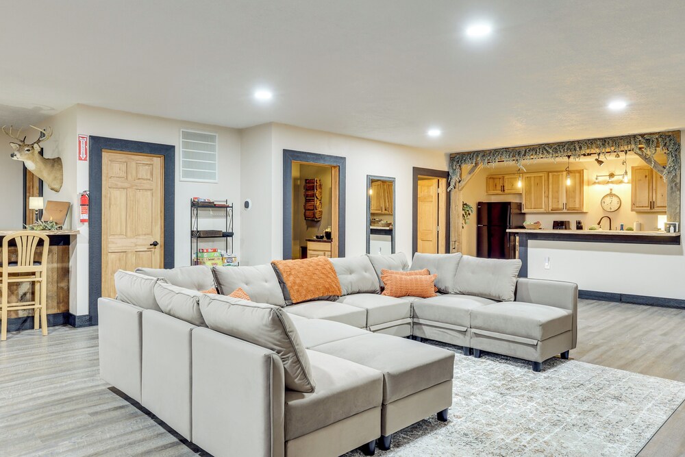 6 Mi to Main Street: Dog-friendly Home in Dover!