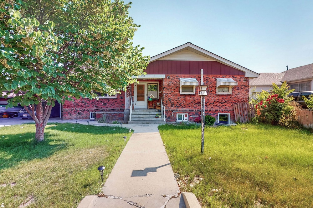 2BR Dog-friendly Duplex Close to Boise w/ W & D