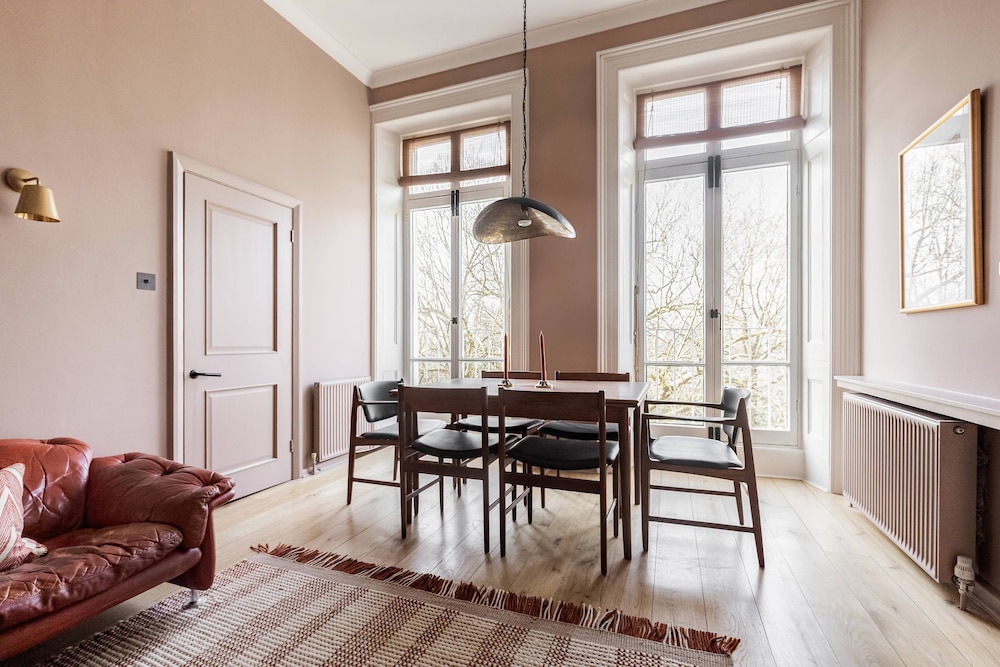 Ladbroke Grove XV by Onefinestay