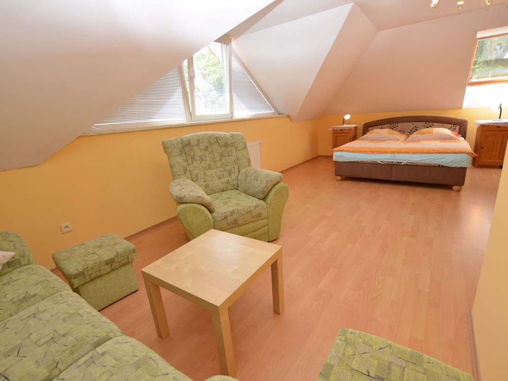 Comfortable Detached House With Large Garden view 2
