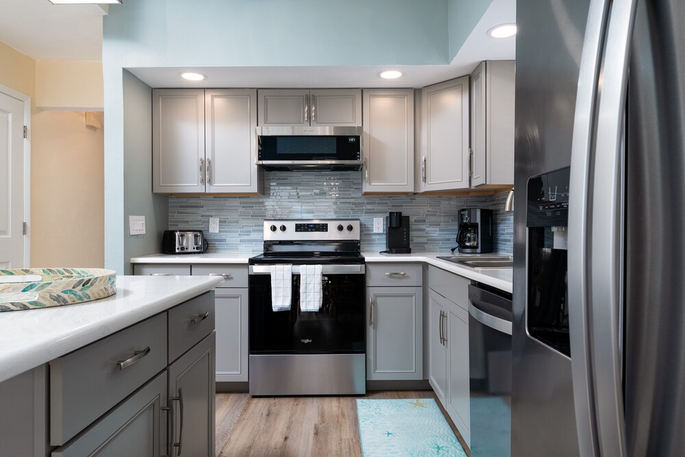 188 Washington Avenue 2 Bedroom Home by RedAwning view 4