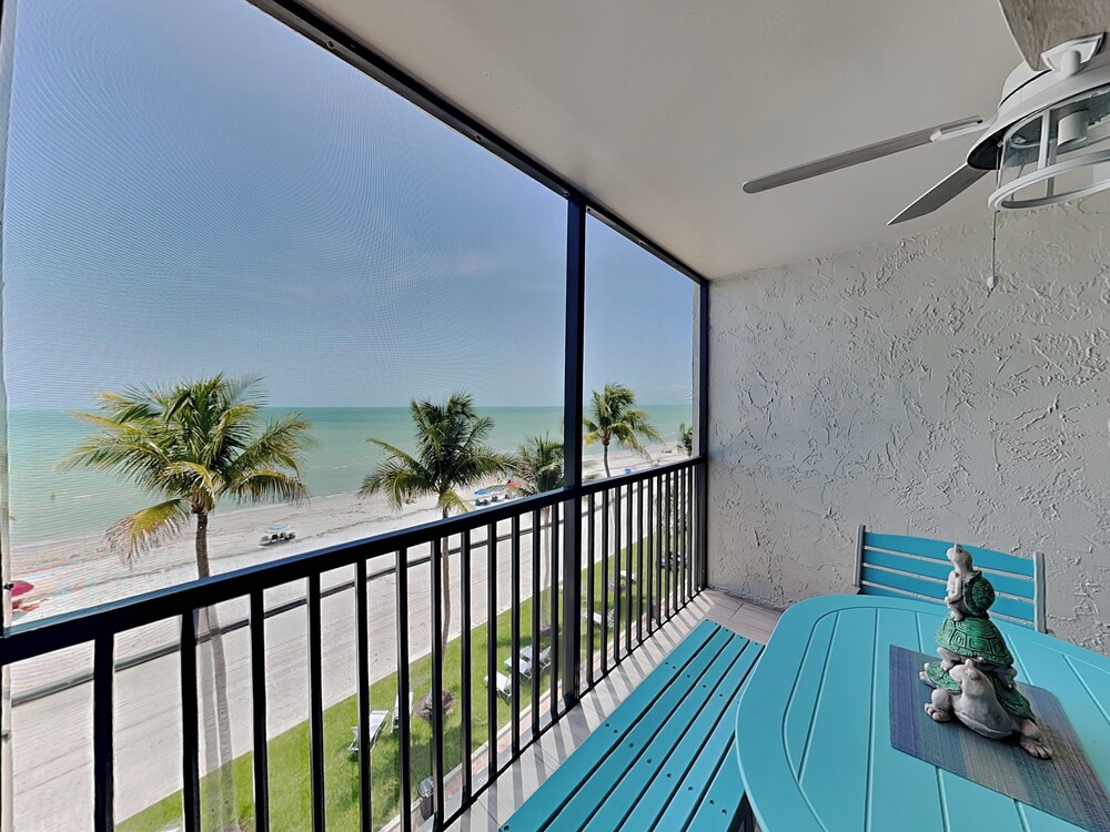 Seaside 4 by Distinctive Beach Rentals