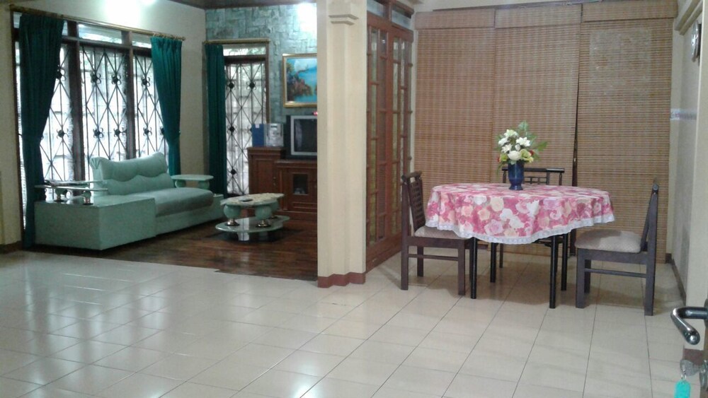 Villa Kota Bunga Teratai