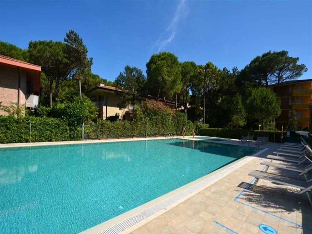 Fantastic Flat With Pool View Just Steps From the sea