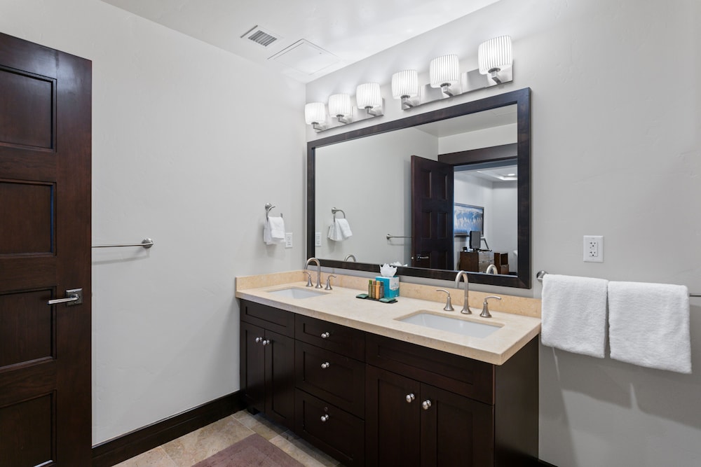 Flagstaff Lodge at Deer Valley Resort - Two Bedroom Residence #305 2 Condo