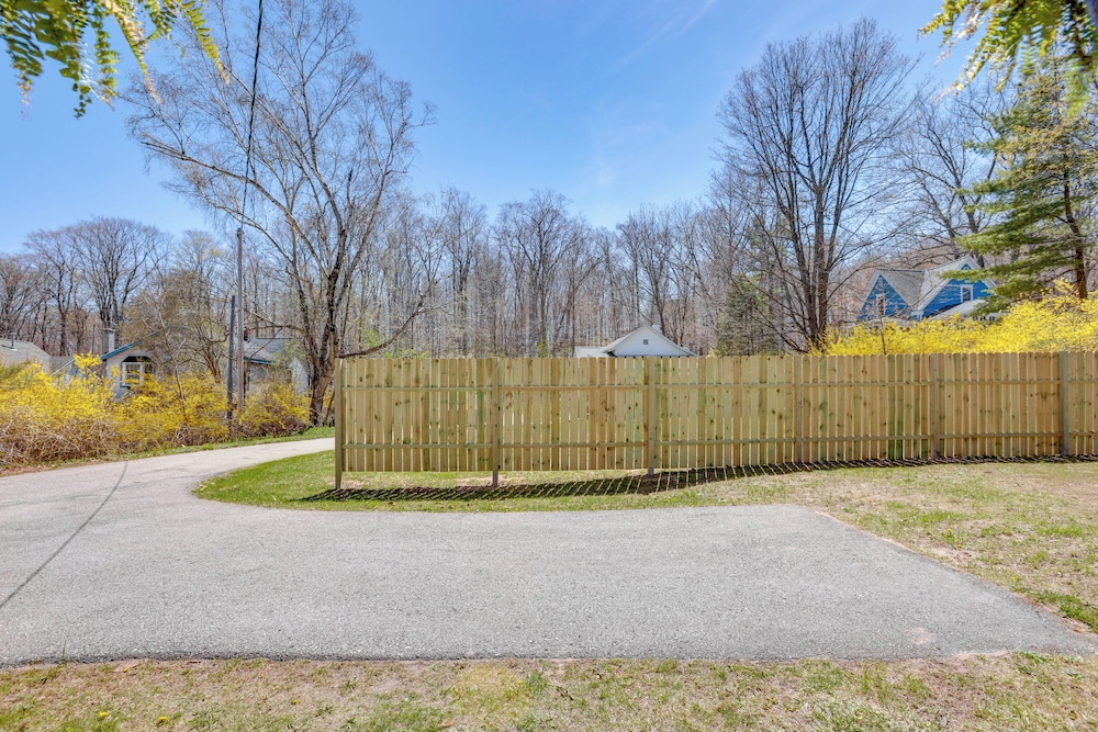 Walk to Beach & Dtwn: Frankfort Cottage w/ BBQ