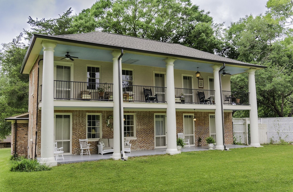 Natchez Vacations - Concord Quarters - Property Image 1