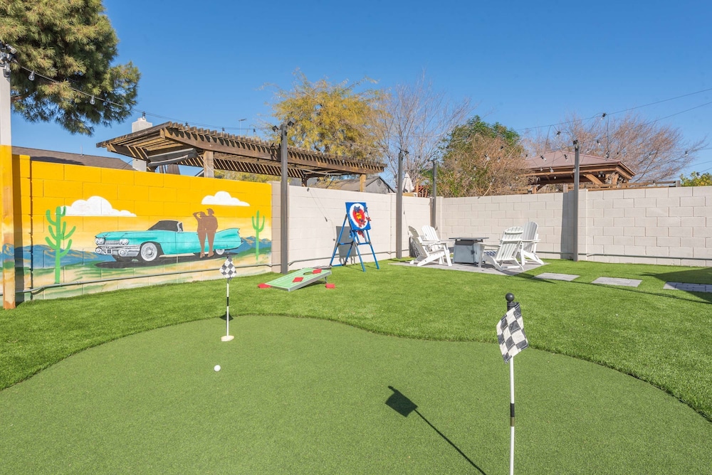 Phoenix 4 BDR Home With Outdoor Entertainment