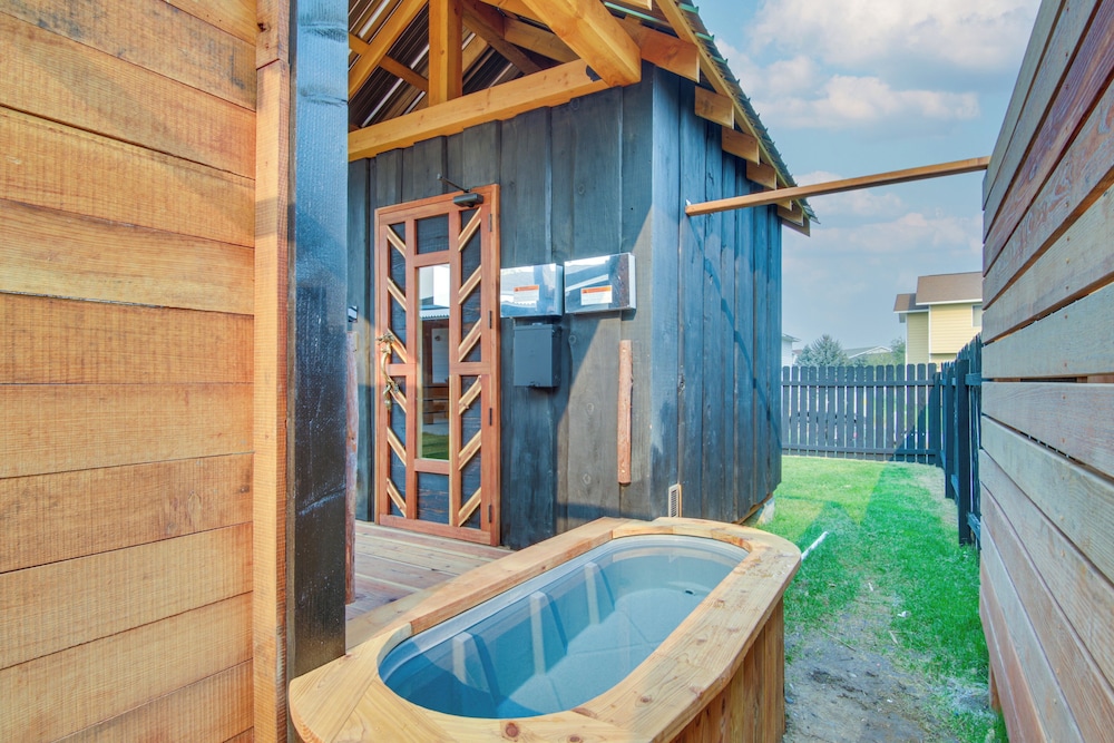 Sauna, Cold Plunge & More! Belgrade Getaway