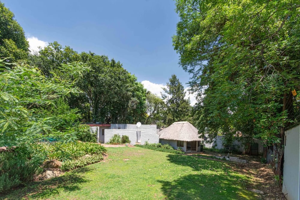 Super Spacious Fun Home! With Pool, Den and Bar