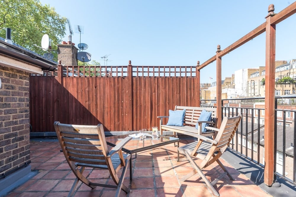 Elegant 3 Bedroom Home Located in South Kensington
