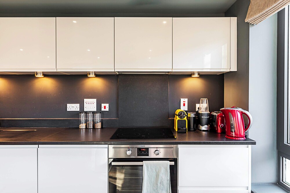 Bermondsey Bliss: Views, Comfort, and City Access!