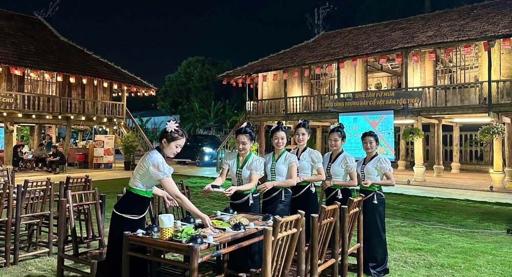 Mini Dien Bien Riverside Hotel - Lang Thai