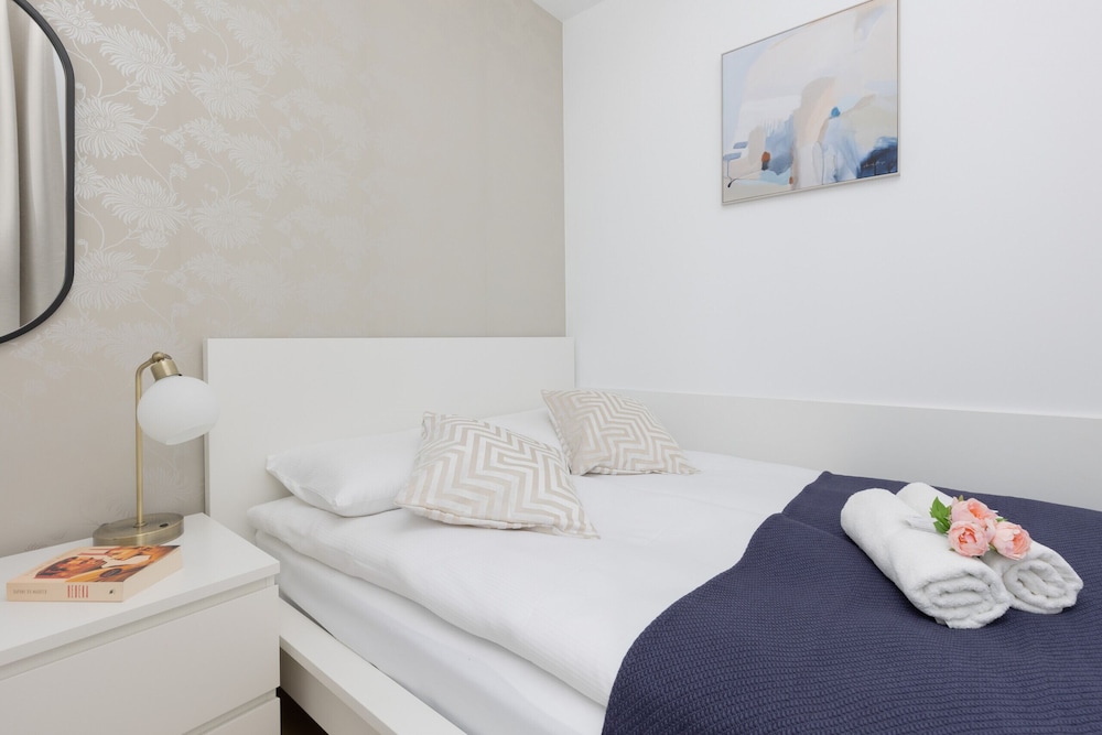Warsaw Bonifraterska by Renters view 5