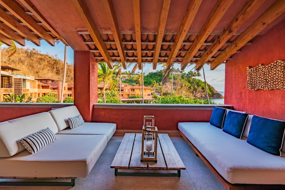 Careyes 114 Oceanfront Luxury With a Spacious Te
