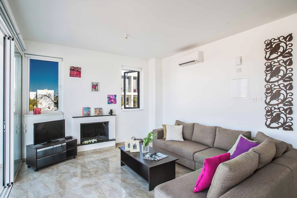 Protaras Pearl Pe16