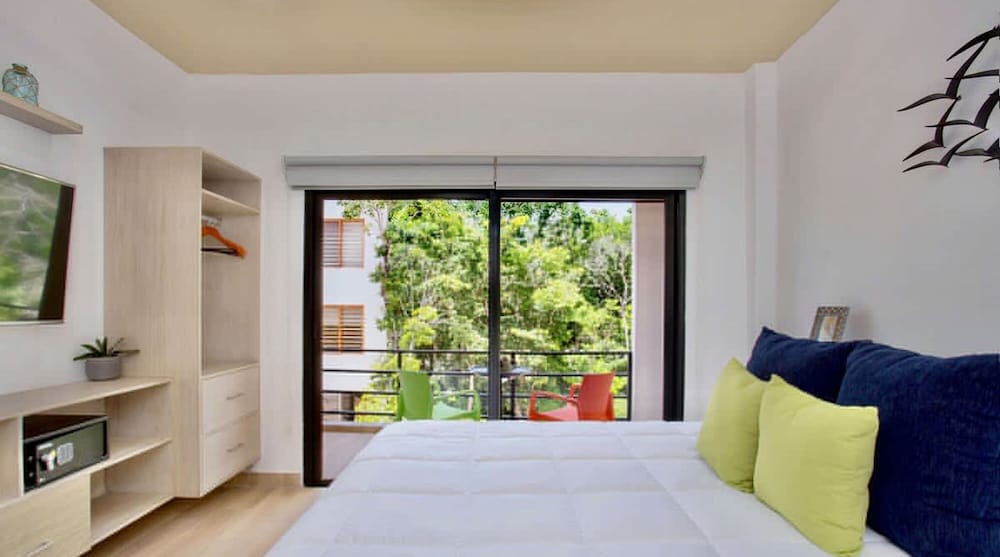 4 Br Private Rooftop Pool Spacious Exclusive