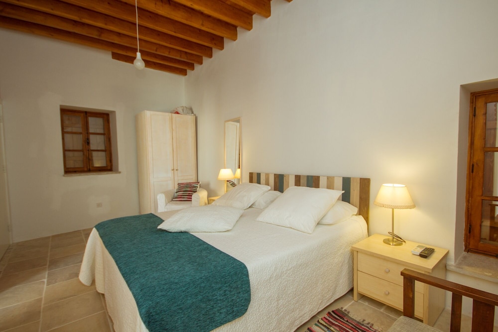Thyone Uno Cottage view 4
