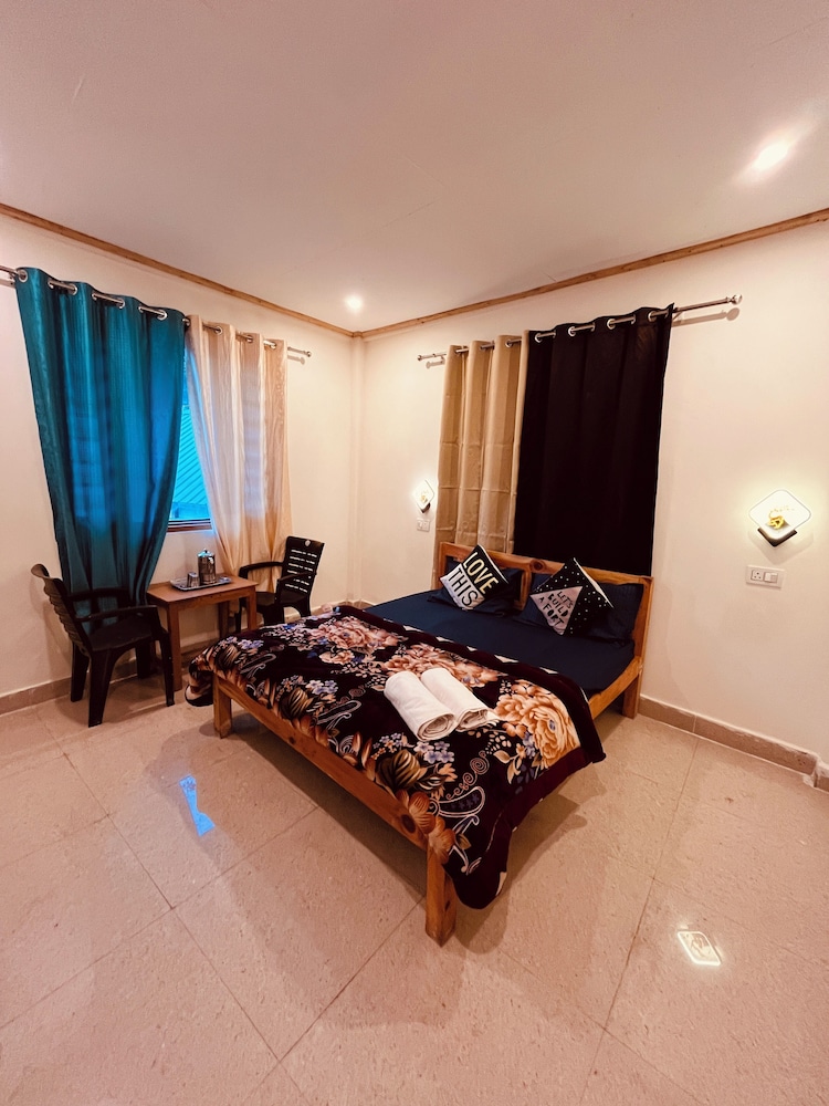 Skyard Hostel & Homestay (Harsil Valley)
