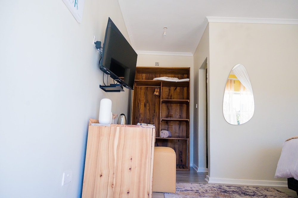 36 Alexander Guest House